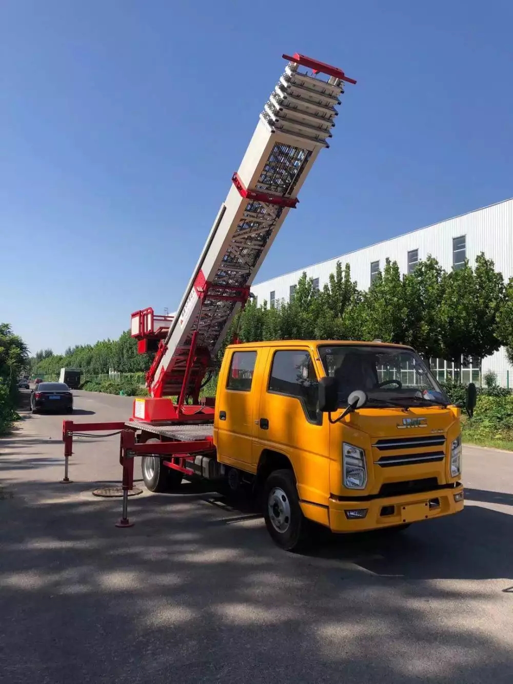 滁州附近的云梯车出租服务：轻松解决高空作业需求