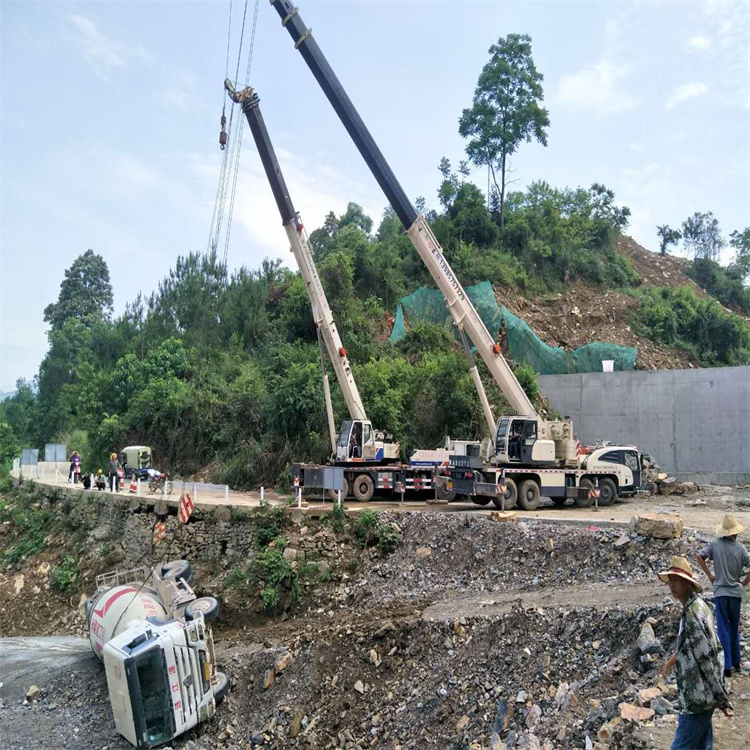 滁州汽车掉沟里叫吊车救援要多少钱